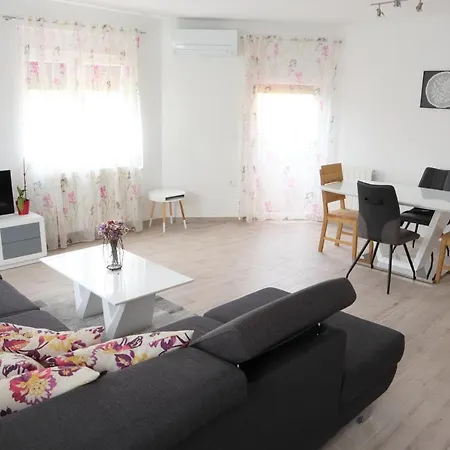 Vratovic Apartment