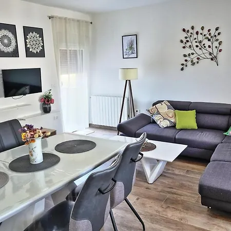 Vratovic Apartment