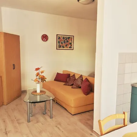 Vratovic Apartment *