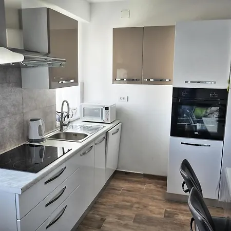 Vratovic Apartment *