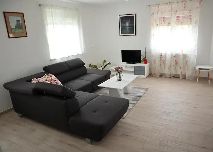 Vratovic Apartment *
