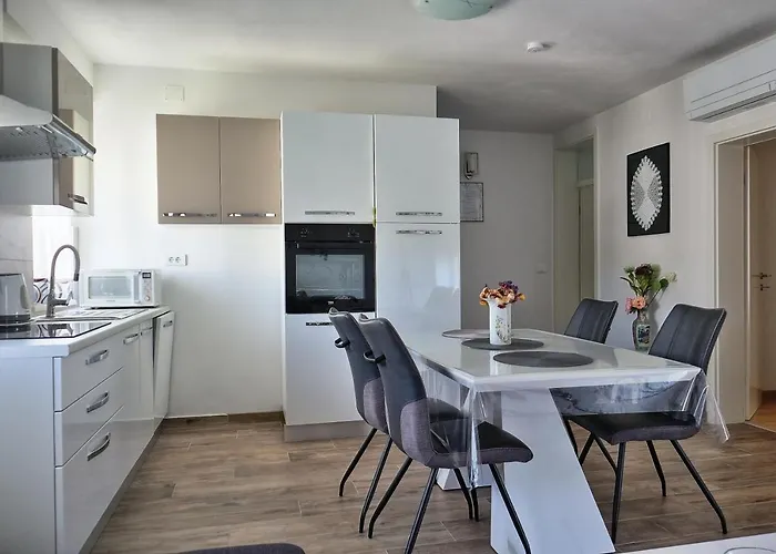 Vratovic Apartment *